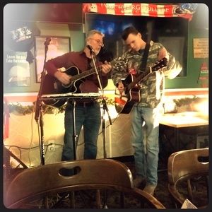 guitarist 🎸🎶 musician 🎵🎼 hippie ✌️☮️